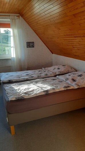 2 Schlafzimmer, Reisekinderbett, kostenloses WLAN, Bettwäsche