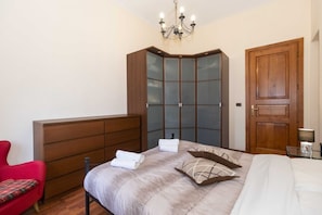 2 habitaciones, tabla de planchar con plancha y acceso a internet