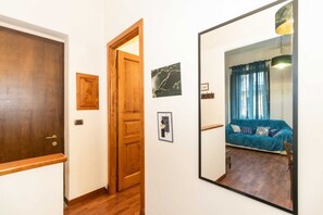 Interior - GuestHost - Cozy apartment of 64 sqm, able to accommodate up to 4 people, located on the second floor of an elegant condominium without elevator, with a beautiful shared garden inside.The property is located in an ideal position to move around the city:  (Torino)