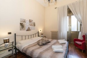 2 bedrooms, iron/ironing board, internet, bed sheets - GuestHost - Cozy apartment of 64 sqm, able to accommodate up to 4 people, located on the second floor of an elegant condominium without elevator, with a beautiful shared garden inside.The property is located in an ideal position to move around the city:  (Torino)