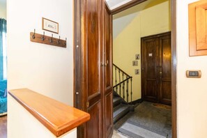 Interior - GuestHost - Cozy apartment of 64 sqm, able to accommodate up to 4 people, located on the second floor of an elegant condominium without elevator, with a beautiful shared garden inside.The property is located in an ideal position to move around the city:  (Torino)