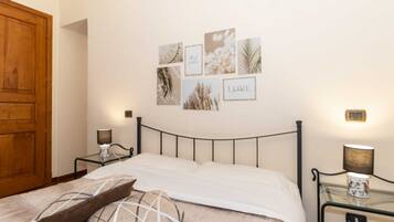 2 bedrooms, iron/ironing board, Internet, bed sheets