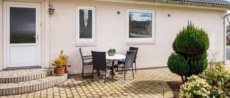 Apartment | Outdoor dining