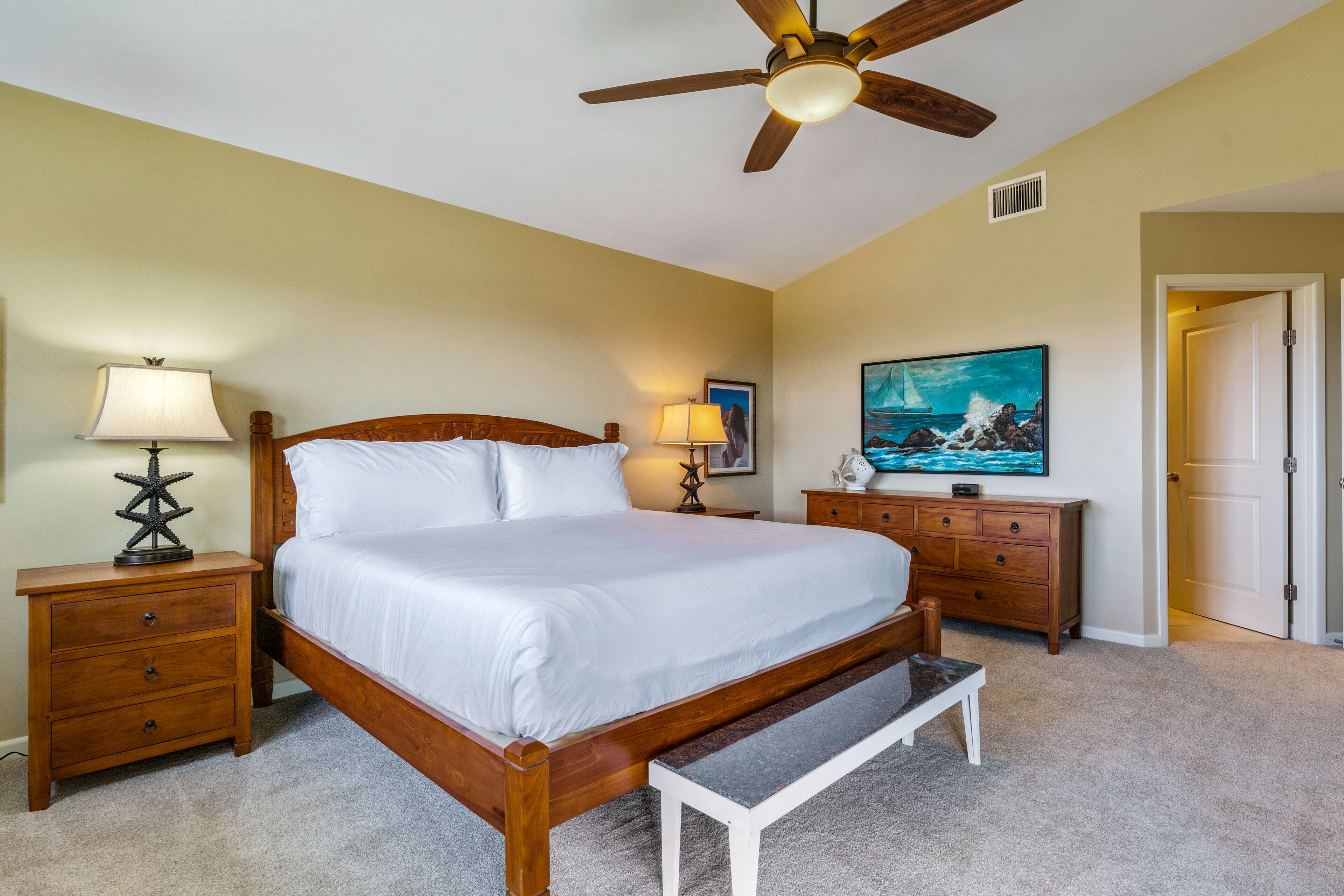 3 bedrooms, desk, iron/ironing board, free WiFi