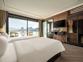 Junior Twin Suite, Balcony | Minibar, free WiFi