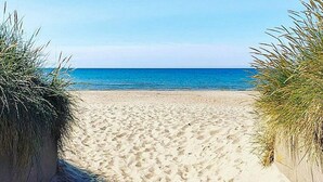 A sandy beach path leading to the sea with clear skies. - 5 Star Holiday Home in Mellbystrand (Mellbystrand)