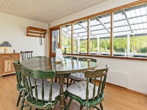 House | Dining - 6 Person Holiday Home in Hojslev (Hojslev)