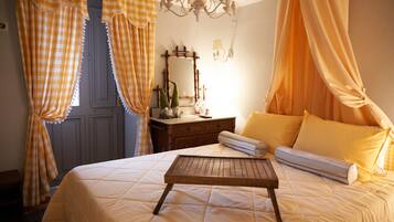 Family Townhome | Individually decorated, individually furnished, iron/ironing board