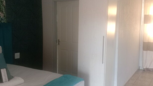 Basic Double Room | Iron/ironing board (on request), free WiFi - Lis ville guest house  (Phalaborwa)