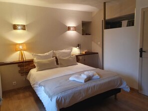 Classic Double Room | Individually decorated, individually furnished, blackout drapes - LA QUINTARDE (Flaujac-Poujols)