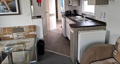 Seaside retreat - 3 bedrooms with decking sleeps 8