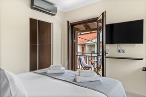 Premium bedding, pillow-top beds, desk, soundproofing - The Dandy Villas Sivota (Igoumenitsa)