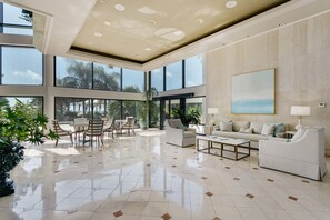 Flat-screen TV, fireplace, Netflix, DVD player - Gulf Front Condo with Stunning Views! (Pensacola)