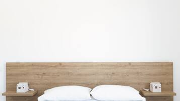 5 chambres, coffres-forts dans les chambres, bureau