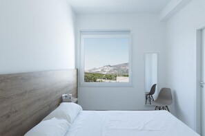 5 bedrooms, in-room safe, desk, soundproofing