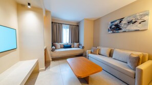 Family Suite | 起居區 | 27-吋電視、衛星頻道、乒乓球
