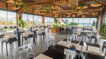 4 restaurants, breakfast, lunch, dinner served; international cuisine