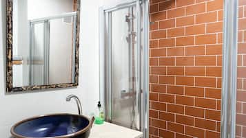 Hårtørrer, håndklæder, Toiletpapir