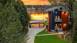 Exterior - Blue Haven w/Game Room, Hot Tub & Optional Boat Rental (Mooresville)
