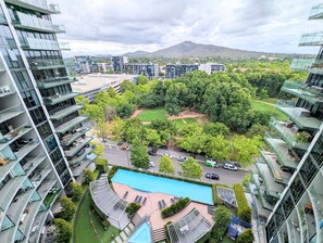 Outdoor pool, a rooftop pool - Stylish oasis in the heart of Canberra CBD, free parking (Canberra)