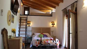 4 bedrooms, desk, iron/ironing board, travel crib