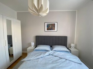2 habitaciones, tabla de planchar con plancha, wifi y ropa de cama 