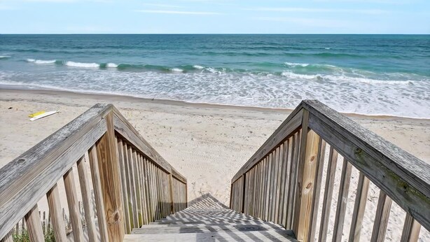 Beach - Oceanfront Bliss - Spacious Beach Cottage for up to 11 Guests (Surf City)
