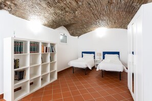 Apartamento | 1 quarto, escrivaninha, roupa de cama