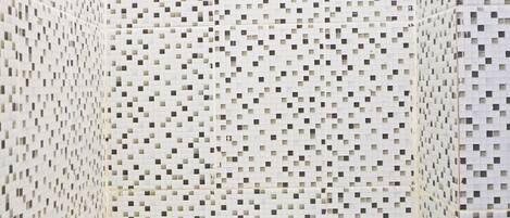 Single Room | Bathroom | Shower, rainfall showerhead, towels