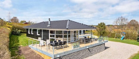 House | Outdoor dining