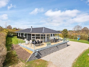 House | Outdoor dining