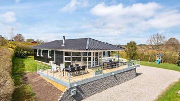 House | Outdoor dining