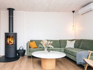House | Interior - Renovated Retreat With Pool - By Traum Ferienwohnungen (Henne)
