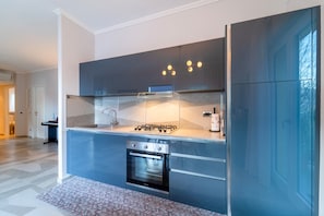 Frigorifero, microonde, forno, lavastoviglie