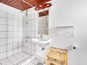 House | Bathroom - 6 Person Holiday Home in Rudkobing (Rudkobing)