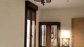 3 slaapkamers, reisbedje, wifi, beddengoed