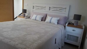 3 bedrooms, travel cot, WiFi, bed sheets