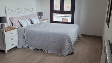 3 slaapkamers, reisbedje, wifi, beddengoed