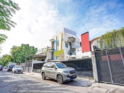 OYO Flagship  90789 Genteng Residence