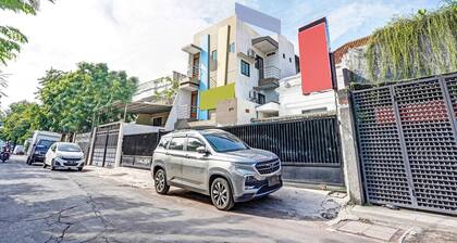 OYO Flagship 90789 Genteng Residence