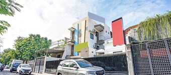 OYO Flagship 90789 Genteng Residence