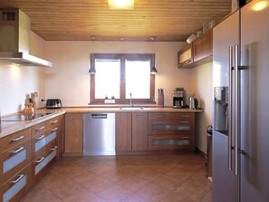 House | Private kitchen - 6 Person Holiday Home in Kirke Hyllinge (Kirke Hyllinge)