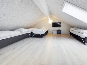 House | 7 bedrooms, individually furnished