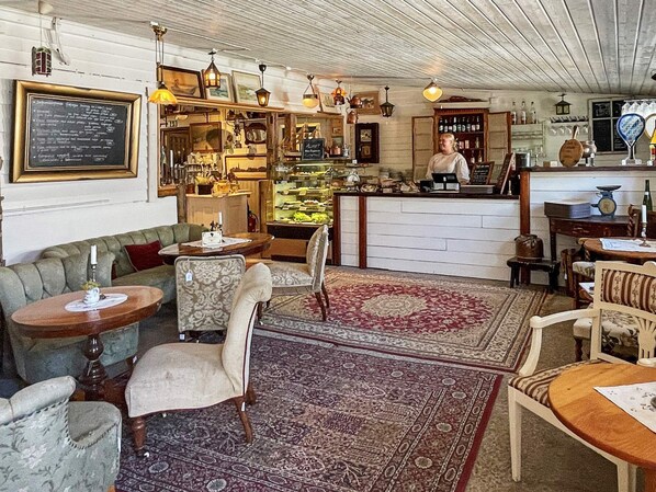 A cozy interior with a bar area, seating, and a decorative rug.