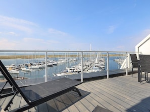 A balcony with a view of a marina. - 5 Star Holiday Home in Wendtorf (Lubeck)