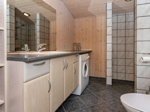 Ferienhaus | Badezimmer