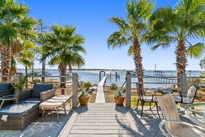 屋外ダイニングエリア