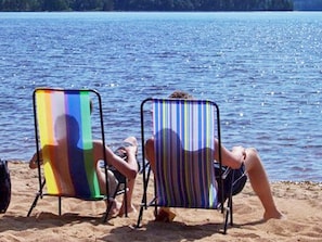 Two beach chairs facing a body of water with a clear sky. - 6 Person Holiday Home in Holsljunga (Holsljunga)