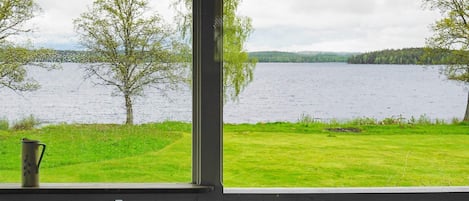 House | Pemandangan dari hartanah