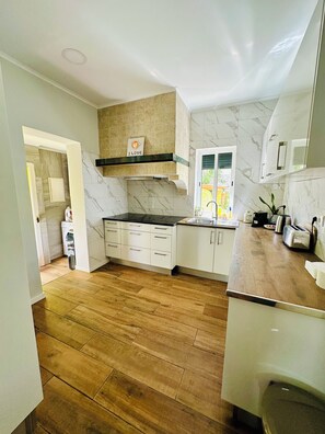 Microwave, oven, stovetop, dishwasher